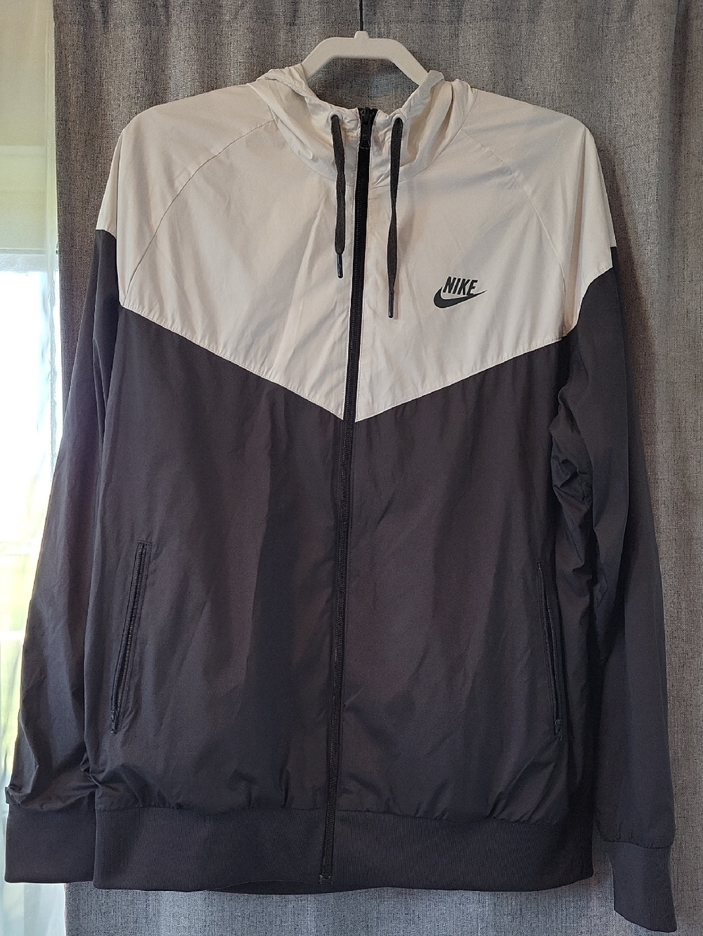 Nike Men’s Black and White Chevron Windbreaker Jacket